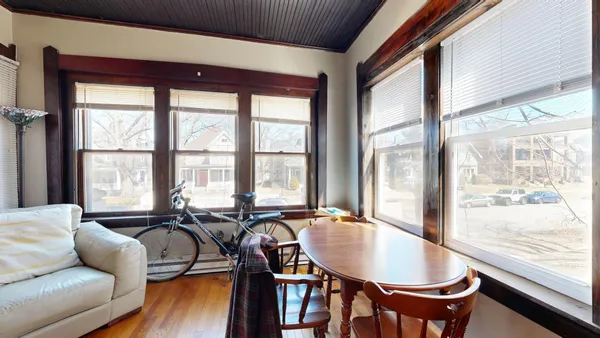 $1,345 | 604 Holly Avenue, Unit 101, St. Paul, MN 55102