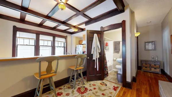 $1,345 | 604 Holly Avenue, Unit 101, St. Paul, MN 55102