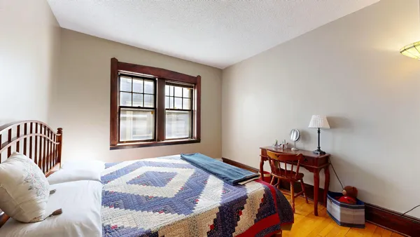 $1,345 | 604 Holly Avenue, Unit 101, St. Paul, MN 55102
