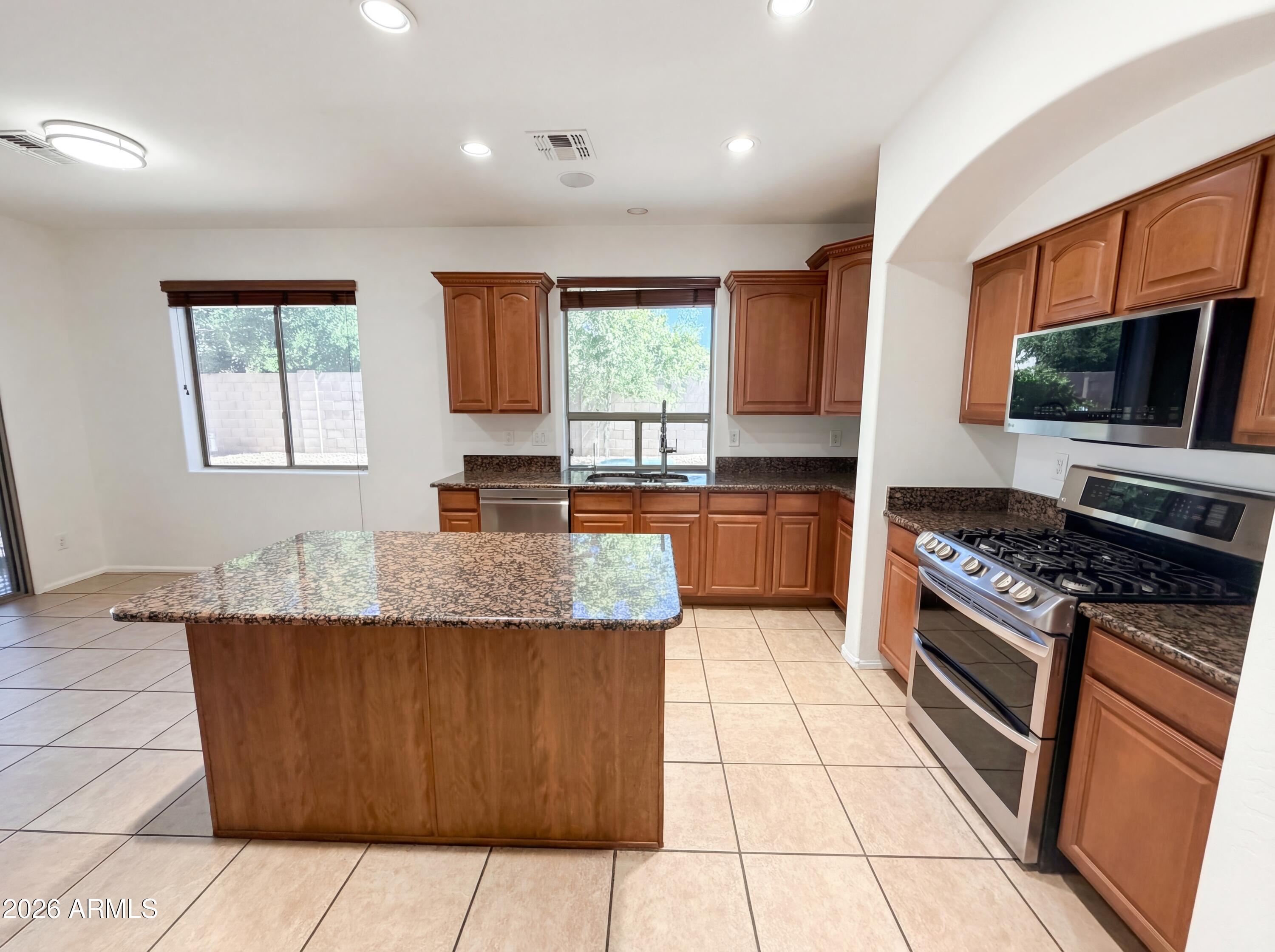 2634 East Ridge Creek Road Phoenix, AZ 85024 - Photo 2 of 39