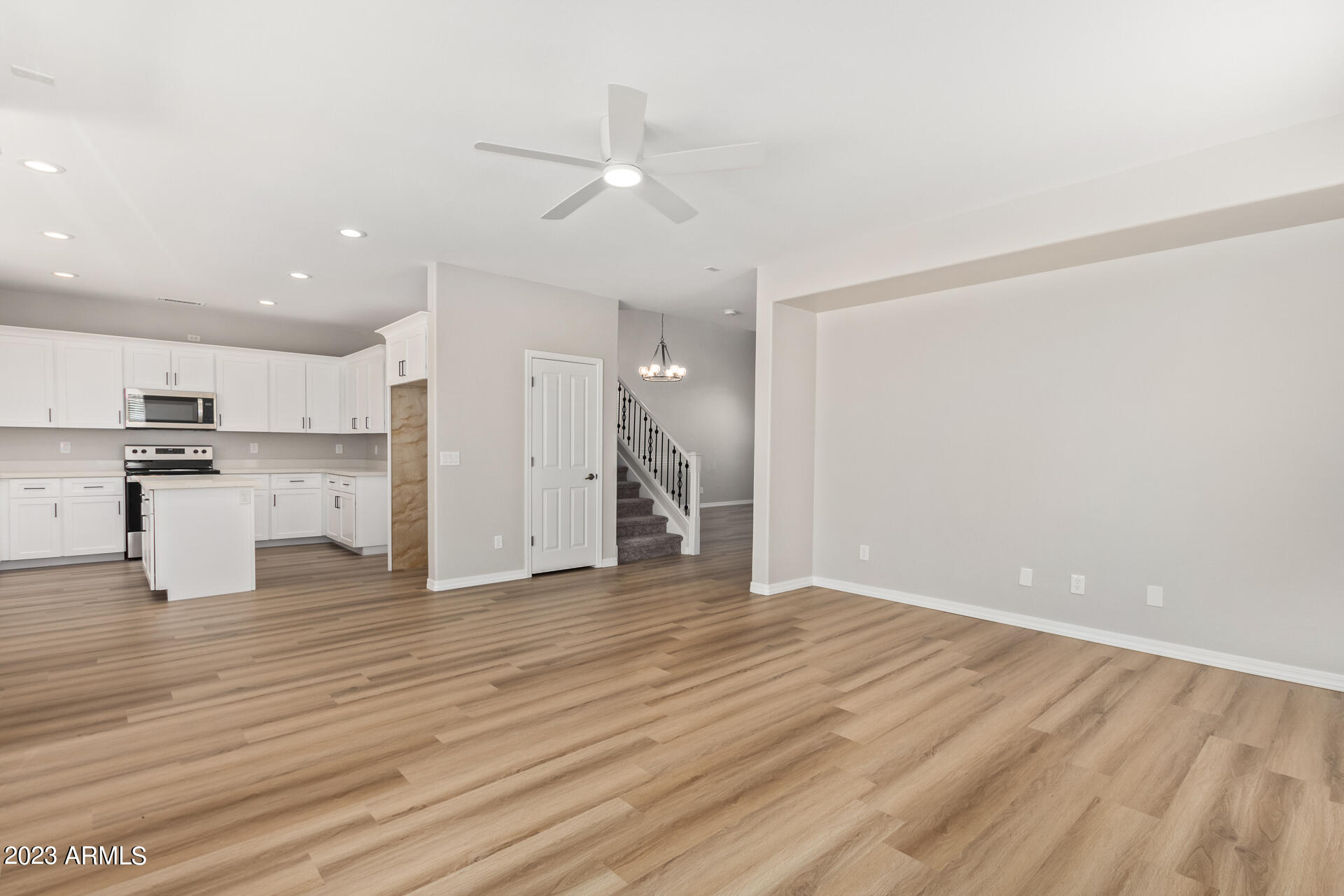 3436 West Florimond Road Phoenix, AZ 85086 - Photo 7 of 31 0012-12 - Florinmond