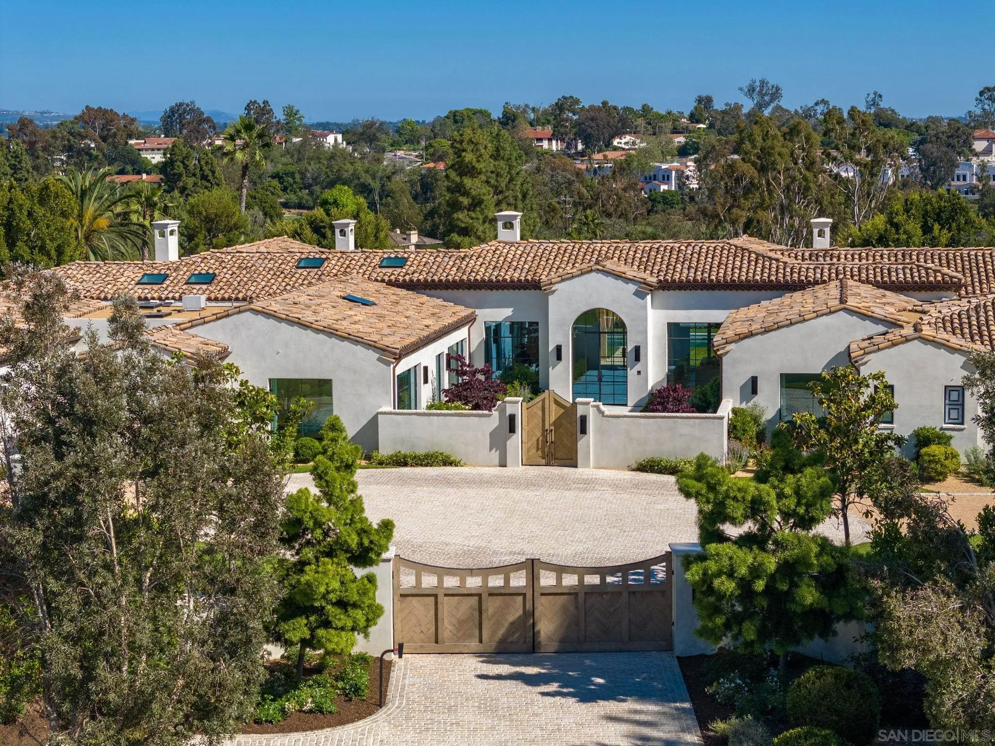 5801 Lago Lindo Rancho Santa Fe, CA 92067 - Photo 1 of 28 Gallery Image 1