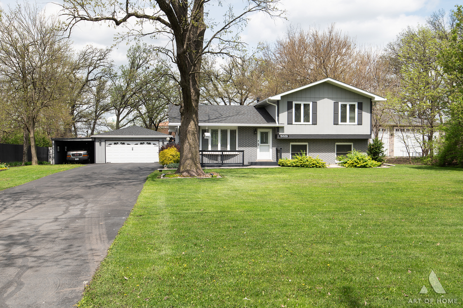 15529 129th Street Lemont, IL 60439 - Photo 6 of 65 a front view of a house with garden