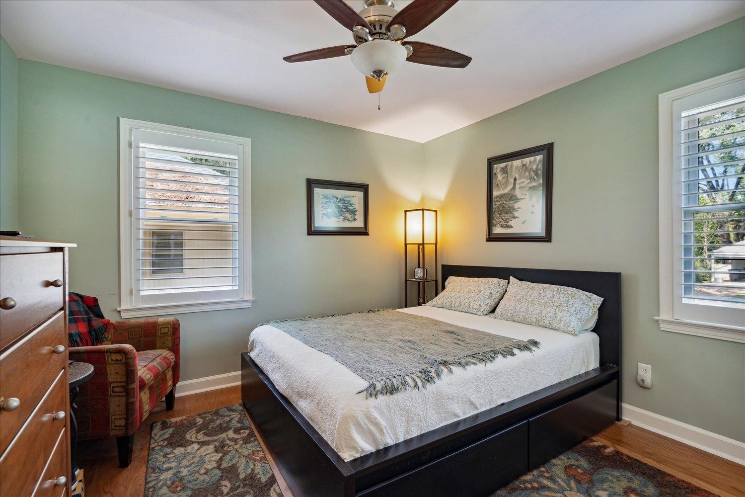 5051 New Castle Road Memphis, TN 38117 - Photo 18 of 24 a bedroom with a bed and windows