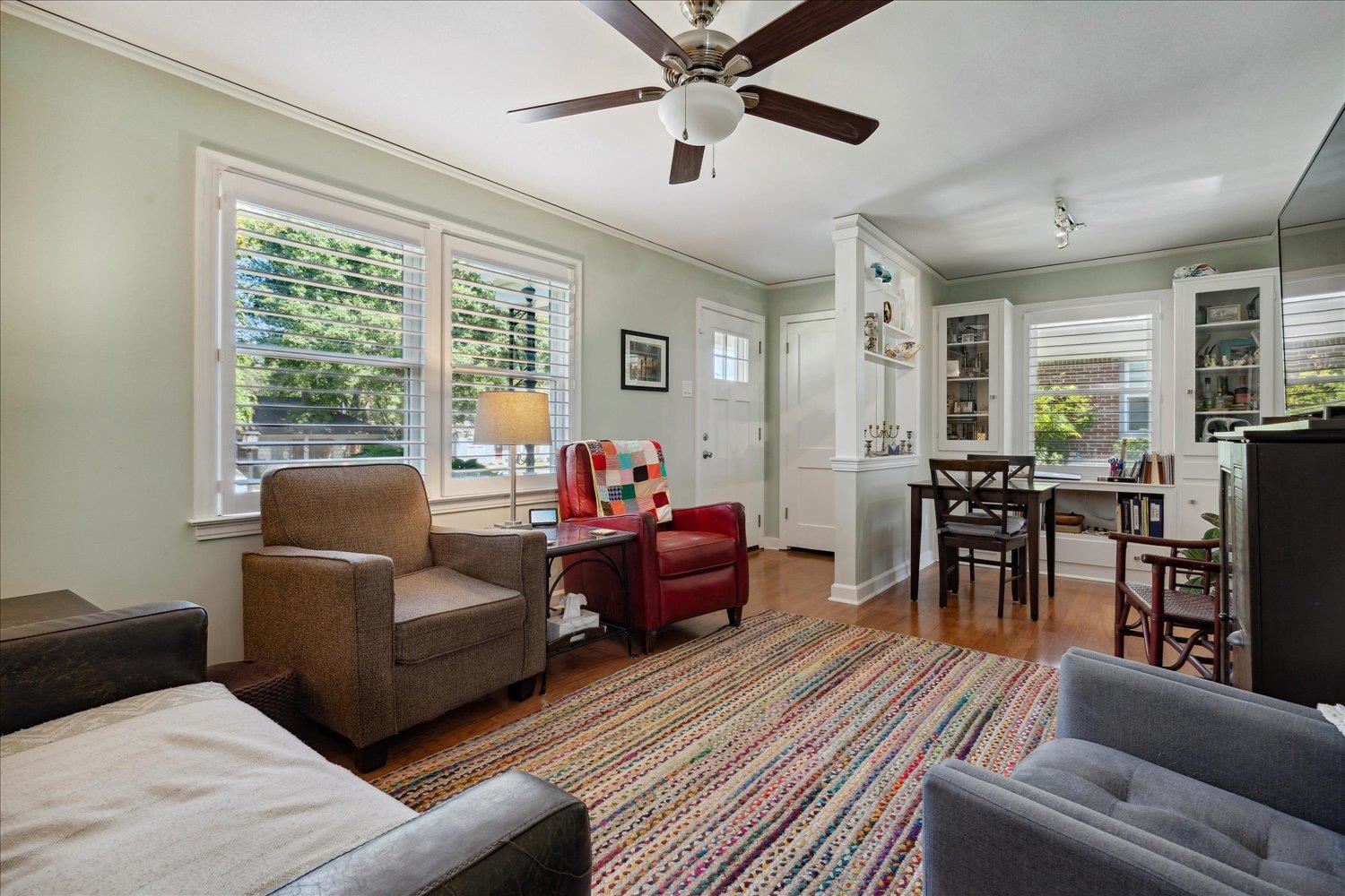 5051 New Castle Road Memphis, TN 38117 - Photo 7 of 24 a living room with furniture and a large window