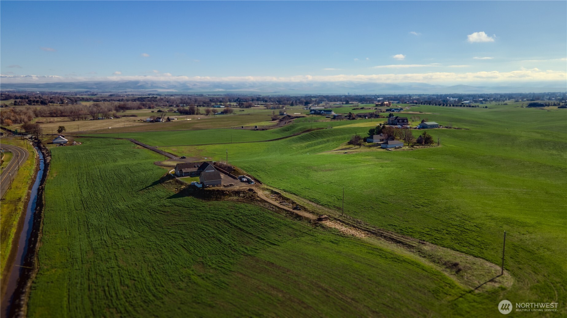 187 Cross Creek Road Walla Walla, WA 99362 - Photo 19 of 22 an aerial view of a golf course with a lake view