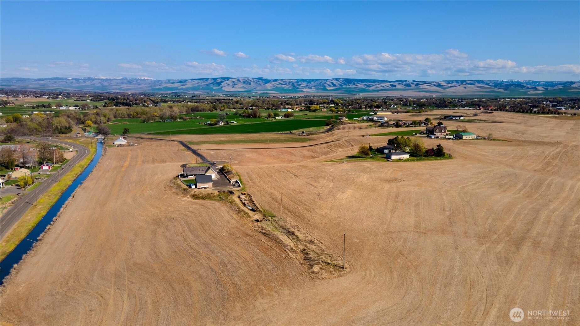 187 Cross Creek Road Walla Walla, WA 99362 - Photo 3 of 22 a view of a city