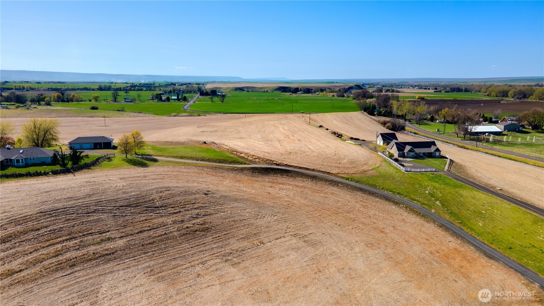 187 Cross Creek Road Walla Walla, WA 99362 - Photo 6 of 22 a view of a lake with a mountain
