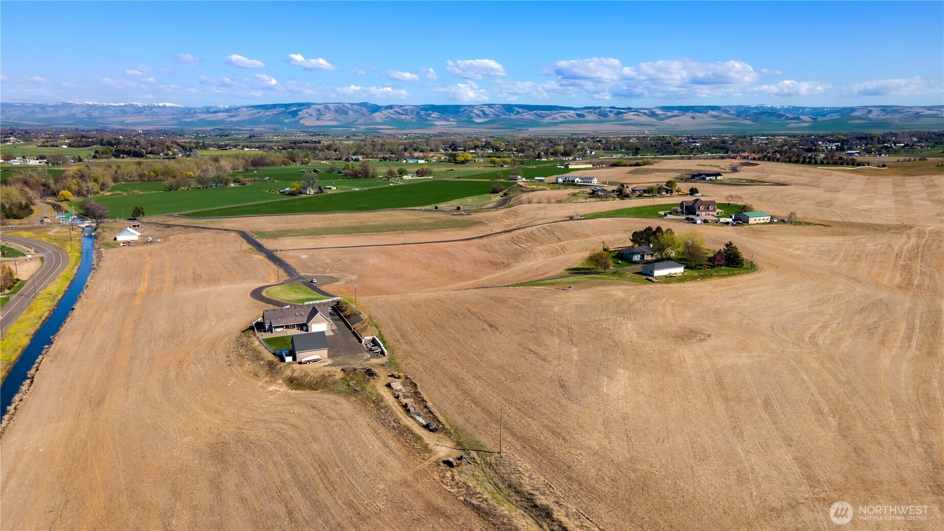 187 Cross Creek Road Walla Walla, WA 99362 - Photo 7 of 22 an aerial view of a basket ball court