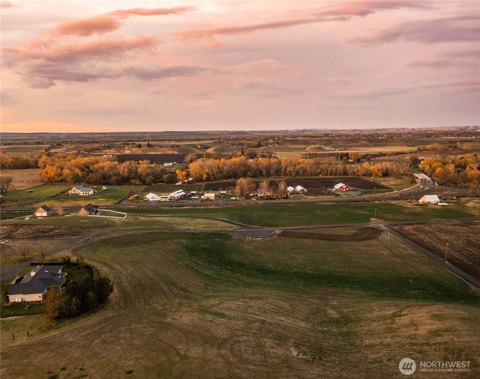 187 Cross Creek Road Walla Walla, WA 99362 - Photo 9 of 22 a view of an ocean and city