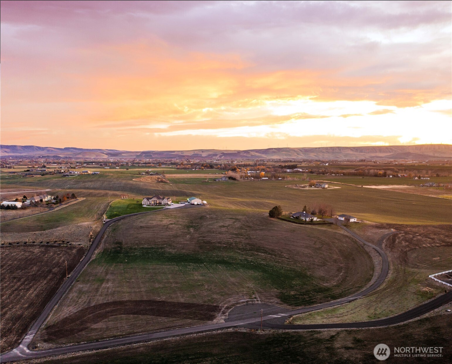 187 Cross Creek Road Walla Walla, WA 99362 - Photo 10 of 22 a view of a city