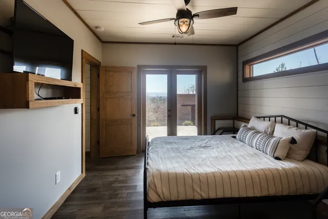 a black and white photo of a living room