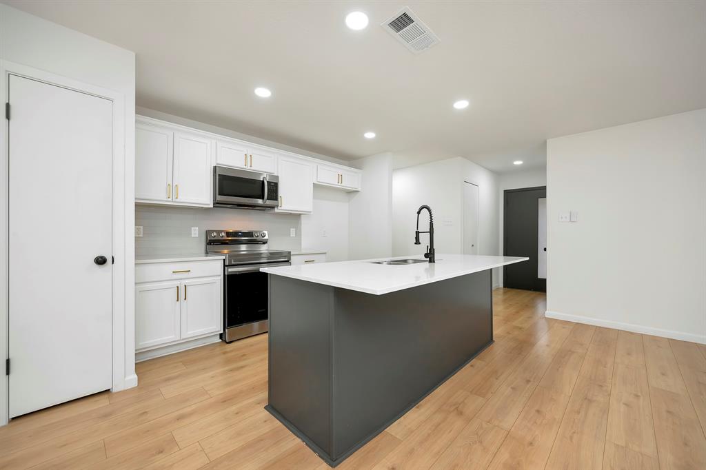 9415 Timberbluff Road Dallas, TX 75249 - Photo 11 of 40