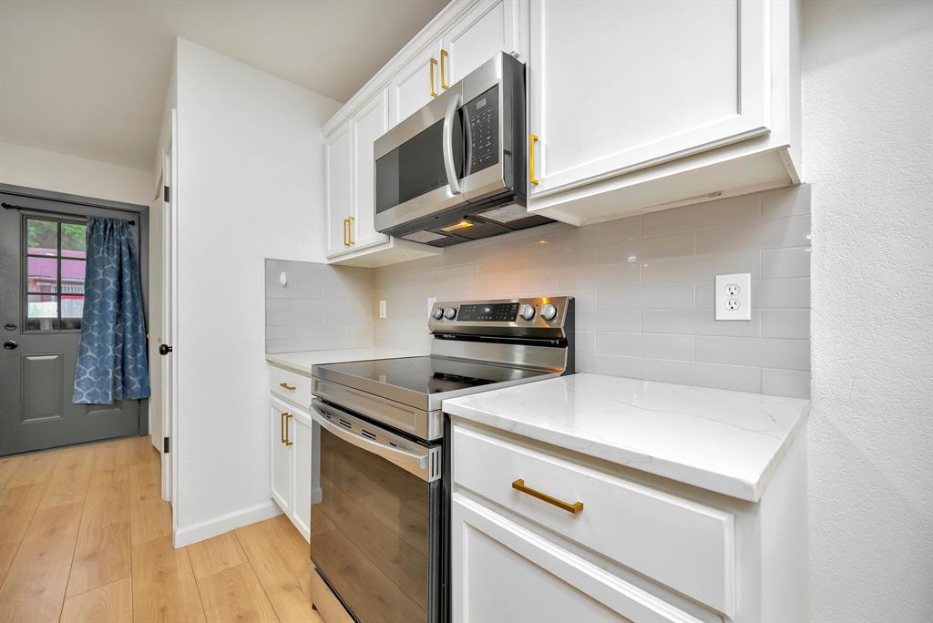 9415 Timberbluff Road Dallas, TX 75249 - Photo 14 of 40