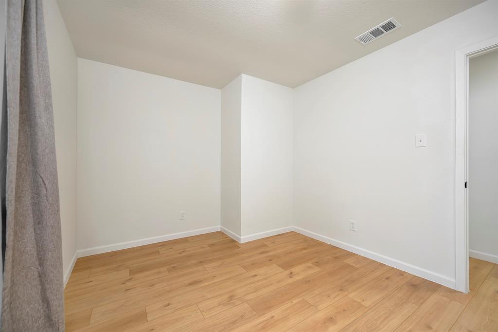 9415 Timberbluff Road Dallas, TX 75249 - Photo 25 of 40