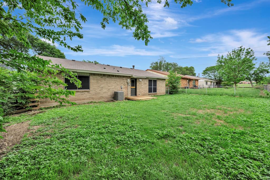 9415 Timberbluff Road Dallas, TX 75249 - Photo 35 of 40