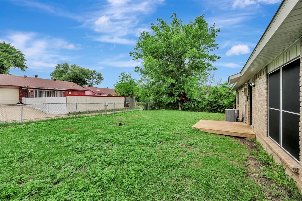 9415 Timberbluff Road Dallas, TX 75249 - Photo 38 of 40