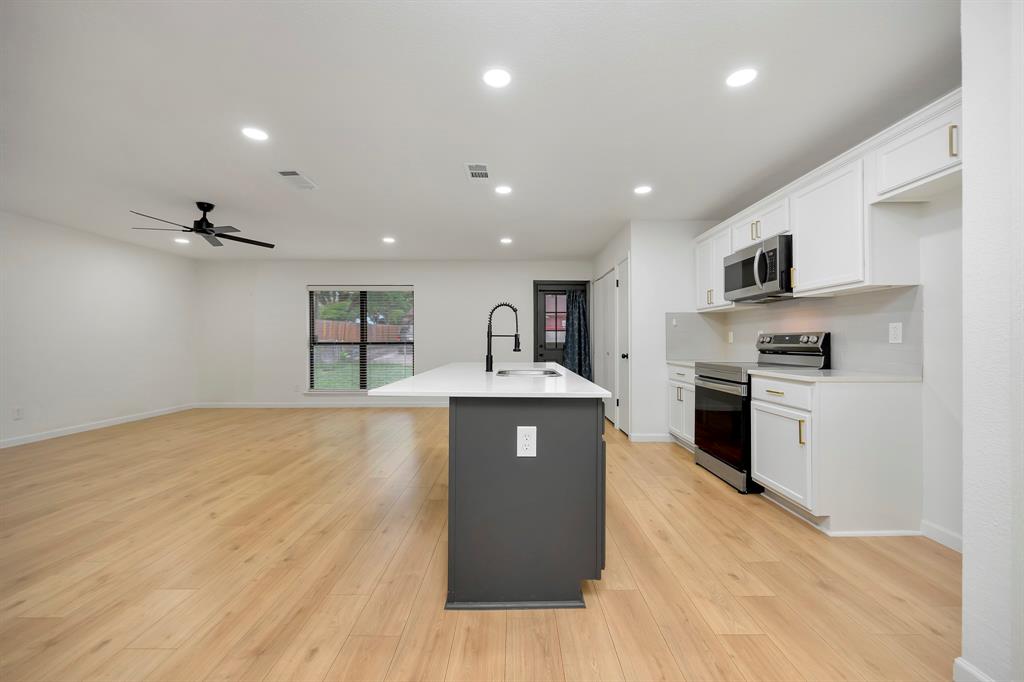 9415 Timberbluff Road Dallas, TX 75249 - Photo 8 of 40