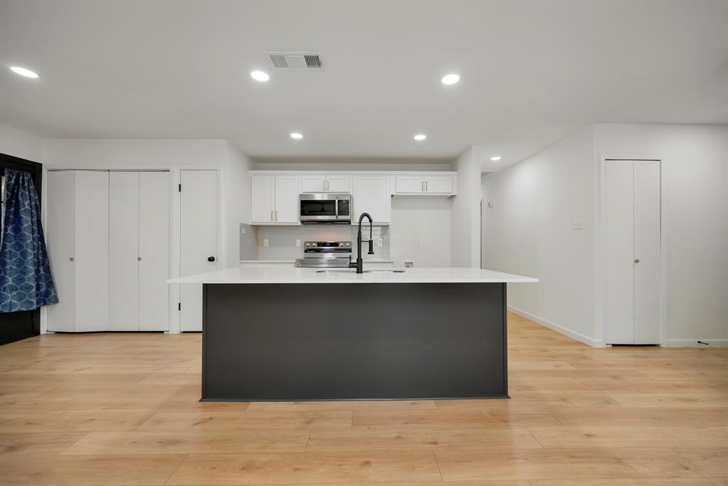 9415 Timberbluff Road Dallas, TX 75249 - Photo 10 of 40