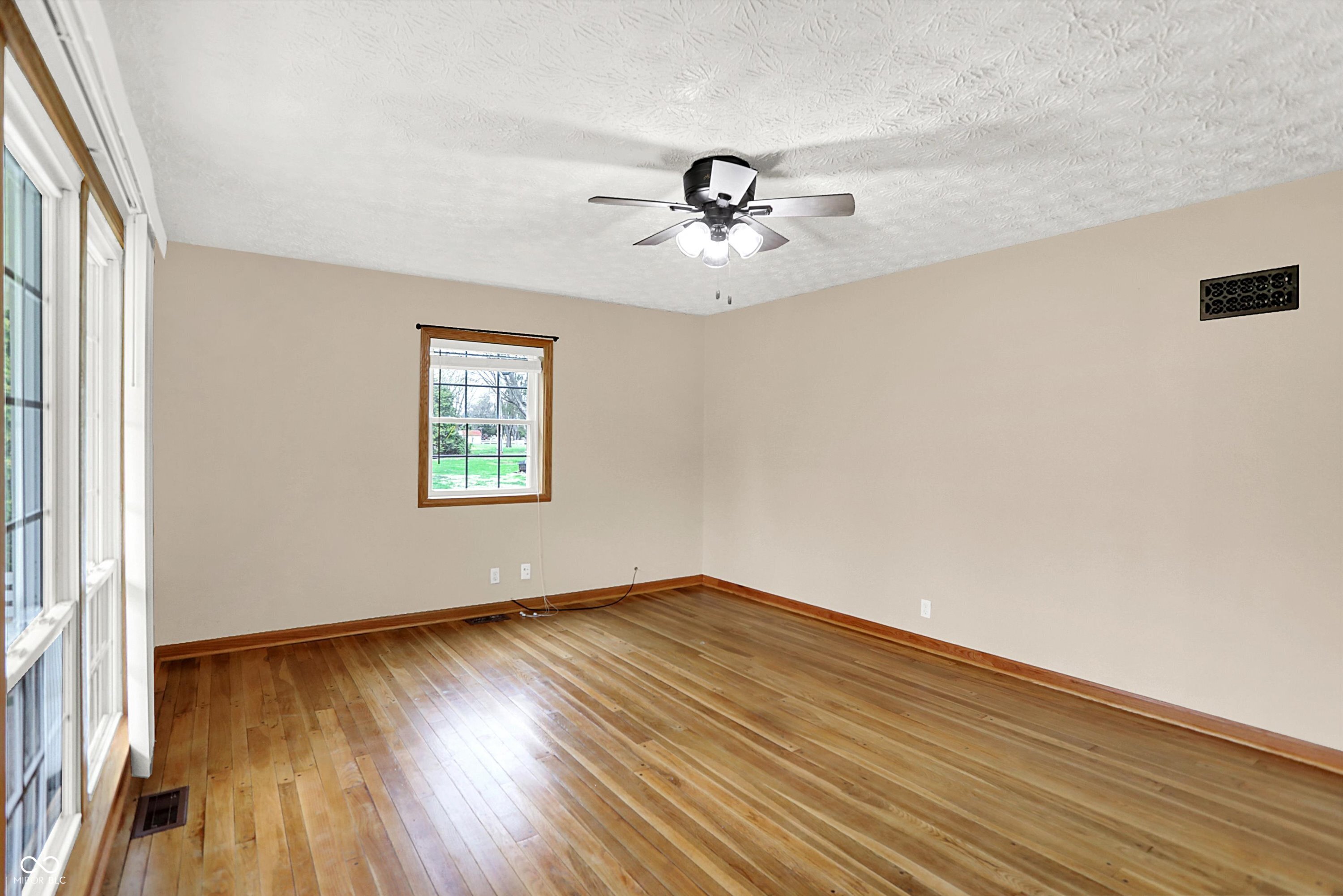 1578 Edgehill Road Shelbyville, IN 46176 - Photo 10 of 57