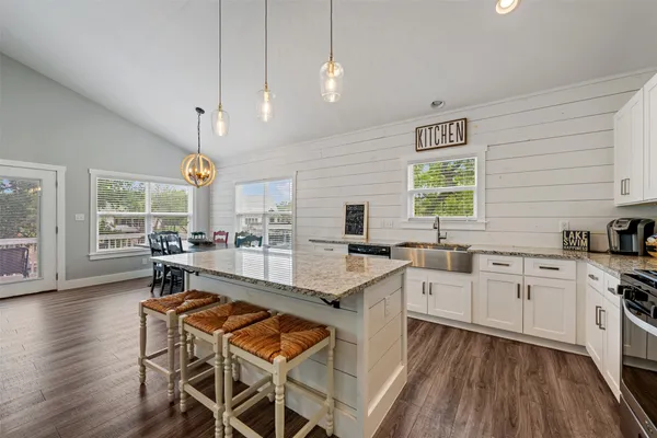 $749,000 | 1016 Sherwood Forest Drive, Marble Falls, TX 78654