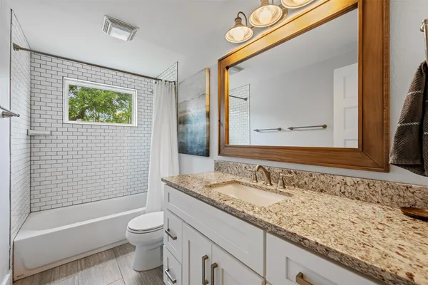 $749,000 | 1016 Sherwood Forest Drive, Marble Falls, TX 78654