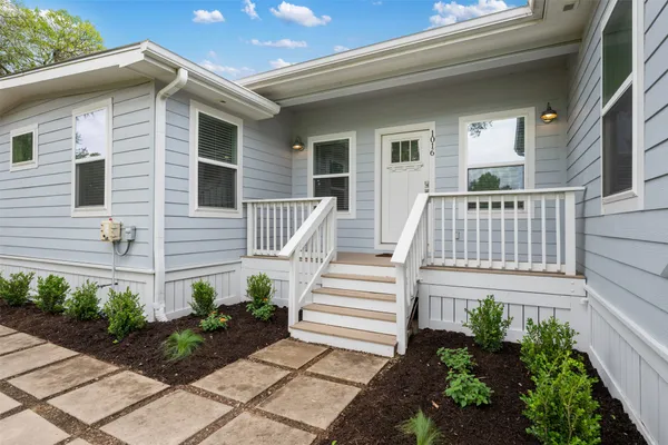 $749,000 | 1016 Sherwood Forest Drive, Marble Falls, TX 78654