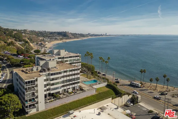 $6,000 | 17366 Sunset Boulevard, Unit 302, Pacific Palisades, CA 90272