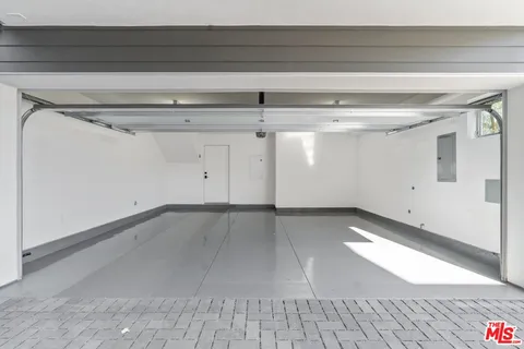 a picture of city view