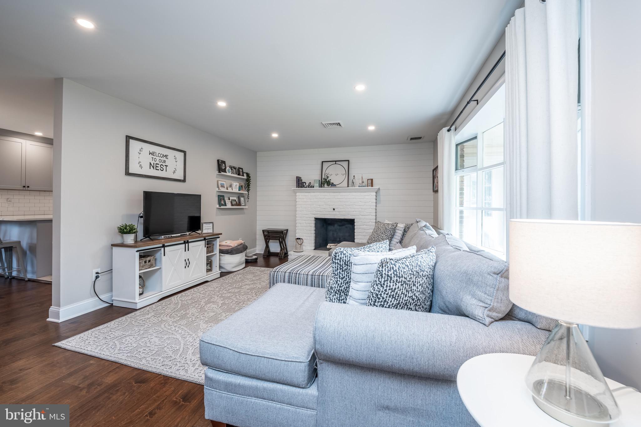 509 Cherry Road Souderton, PA 18964 - Photo 6 of 49 Bright and airy living room