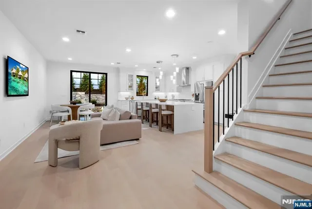 $1,149,000 | 5 Fey Place, Oradell, NJ 07649