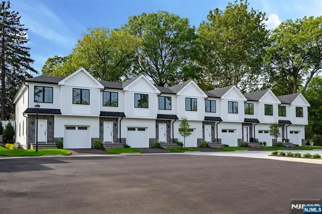 $1,149,000 | 5 Fey Place, Oradell, NJ 07649