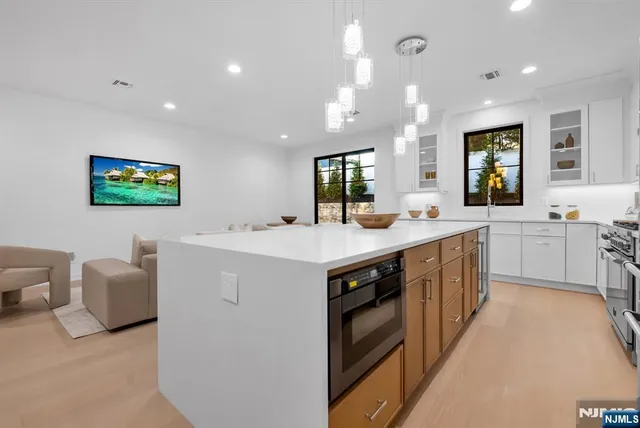 $1,149,000 | 5 Fey Place, Oradell, NJ 07649