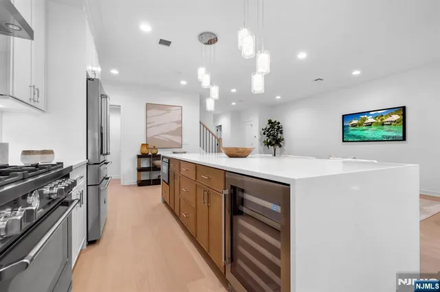 $1,149,000 | 5 Fey Place, Oradell, NJ 07649