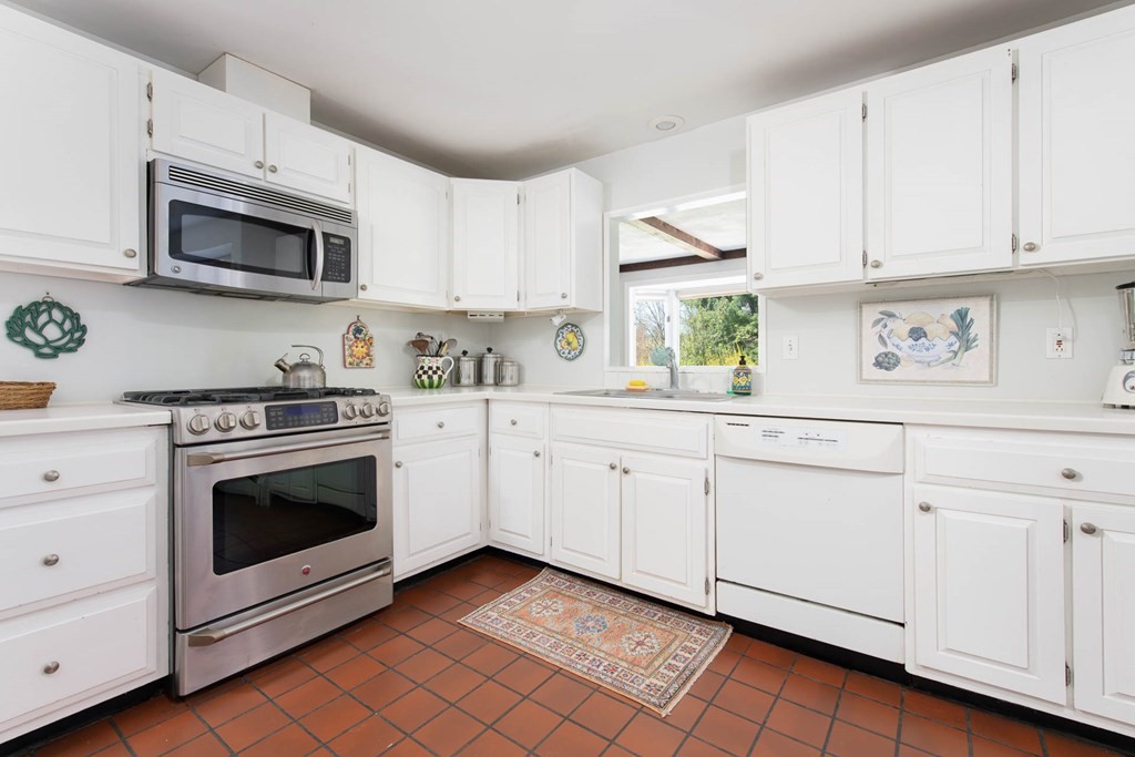 30 Myles Standish Road Weston, MA 02493 - Photo 12 of 42 Gallery Image 12