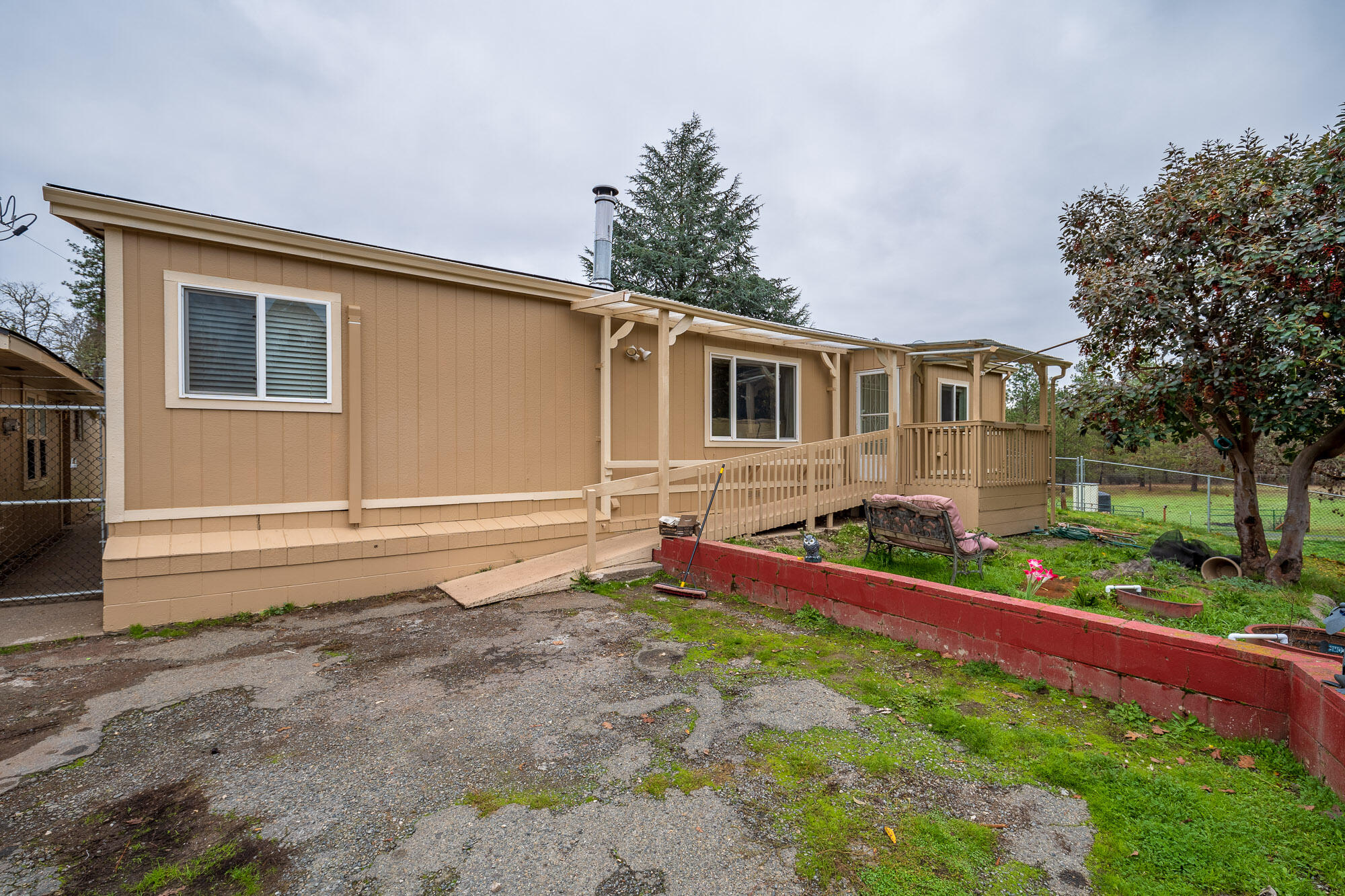 2530 Robertson Bridge Road Grants Pass, OR 97526 - Photo 4 of 36 2530 Robertson Bridge Rd-025