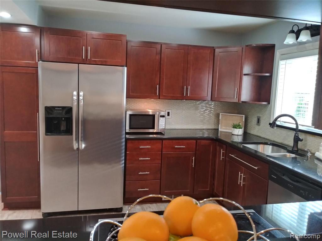 3054 Hessel Avenue Rochester, MI 48307 - Photo 9 of 32