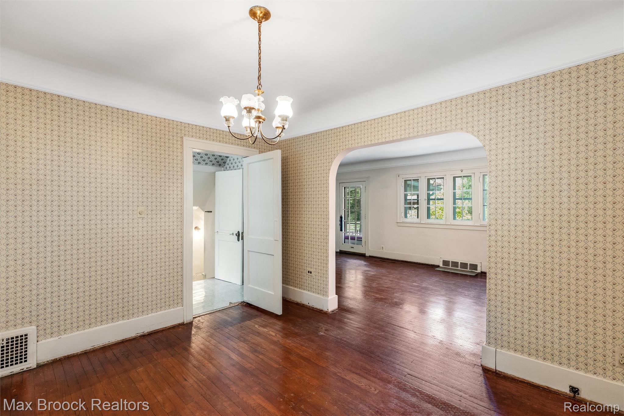 37 Hanover Road Pleasant Ridge, MI 48069 - Photo 9 of 41 Dining Room