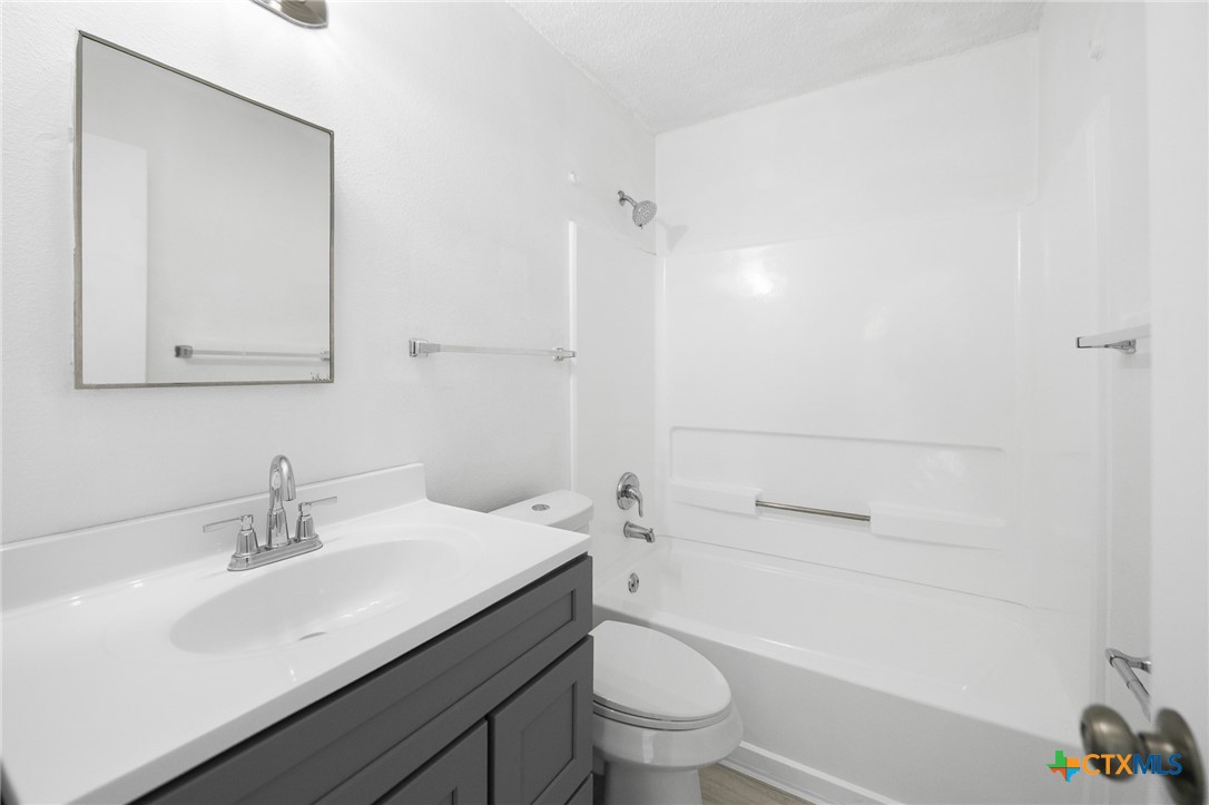 8010 Chestnut Gate Lane Converse, TX 78109 - Photo 14 of 35 a bathroom with a sink a toilet and shower