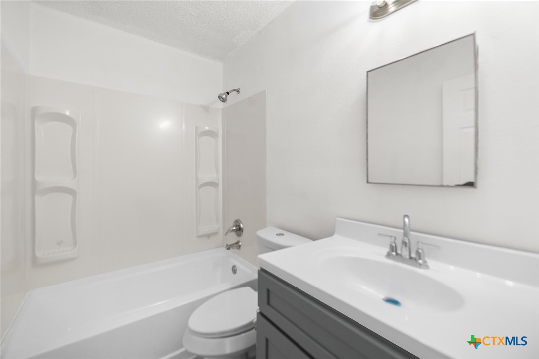 8010 Chestnut Gate Lane Converse, TX 78109 - Photo 21 of 35 a bathroom with a sink toilet and shower