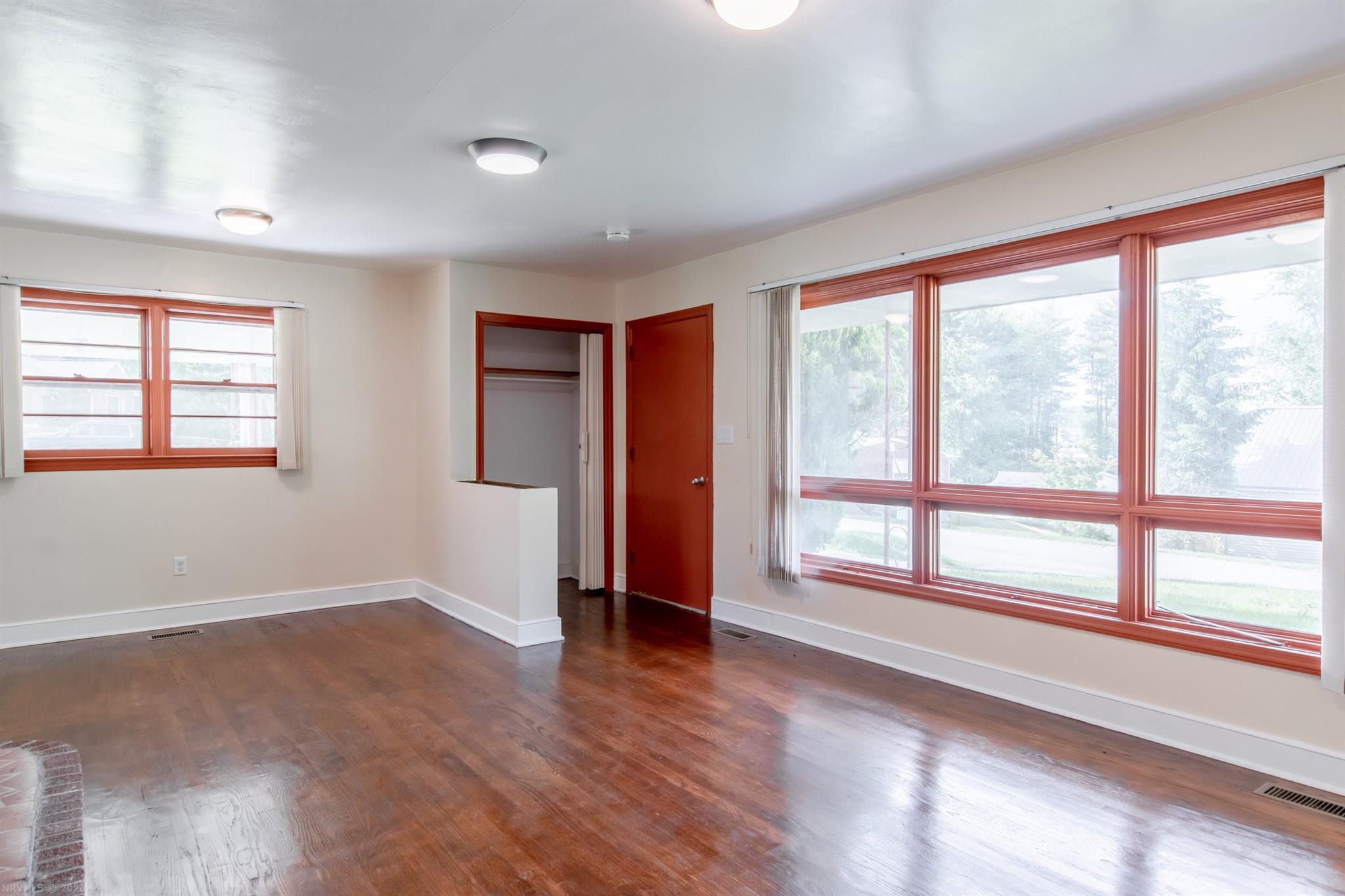 6541 Hylton Road Radford, VA 24141 - Photo 6 of 48 Gallery Image 6