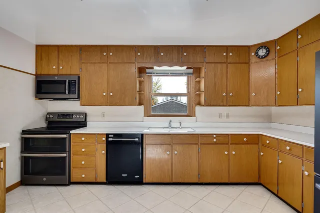 $319,900 | 1332 East Avenue North, Onalaska, WI 54650