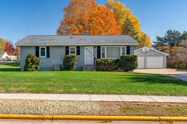 $319,900 | 1332 East Avenue North, Onalaska, WI 54650