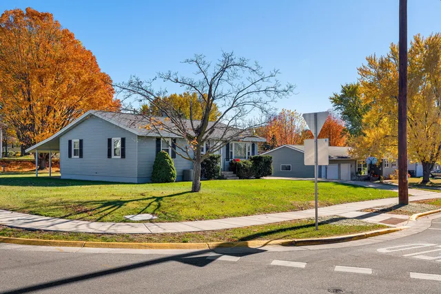 $319,900 | 1332 East Avenue North, Onalaska, WI 54650
