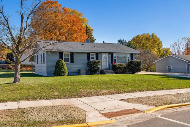 $319,900 | 1332 East Avenue North, Onalaska, WI 54650