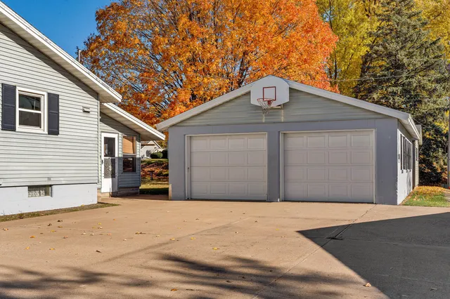 $319,900 | 1332 East Avenue North, Onalaska, WI 54650