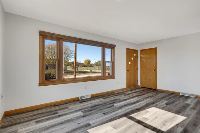 $319,900 | 1332 East Avenue North, Onalaska, WI 54650