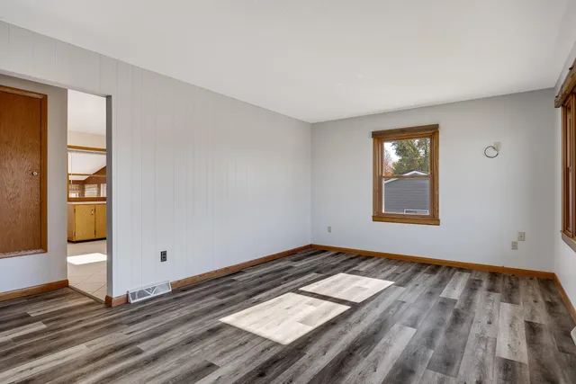 $319,900 | 1332 East Avenue North, Onalaska, WI 54650