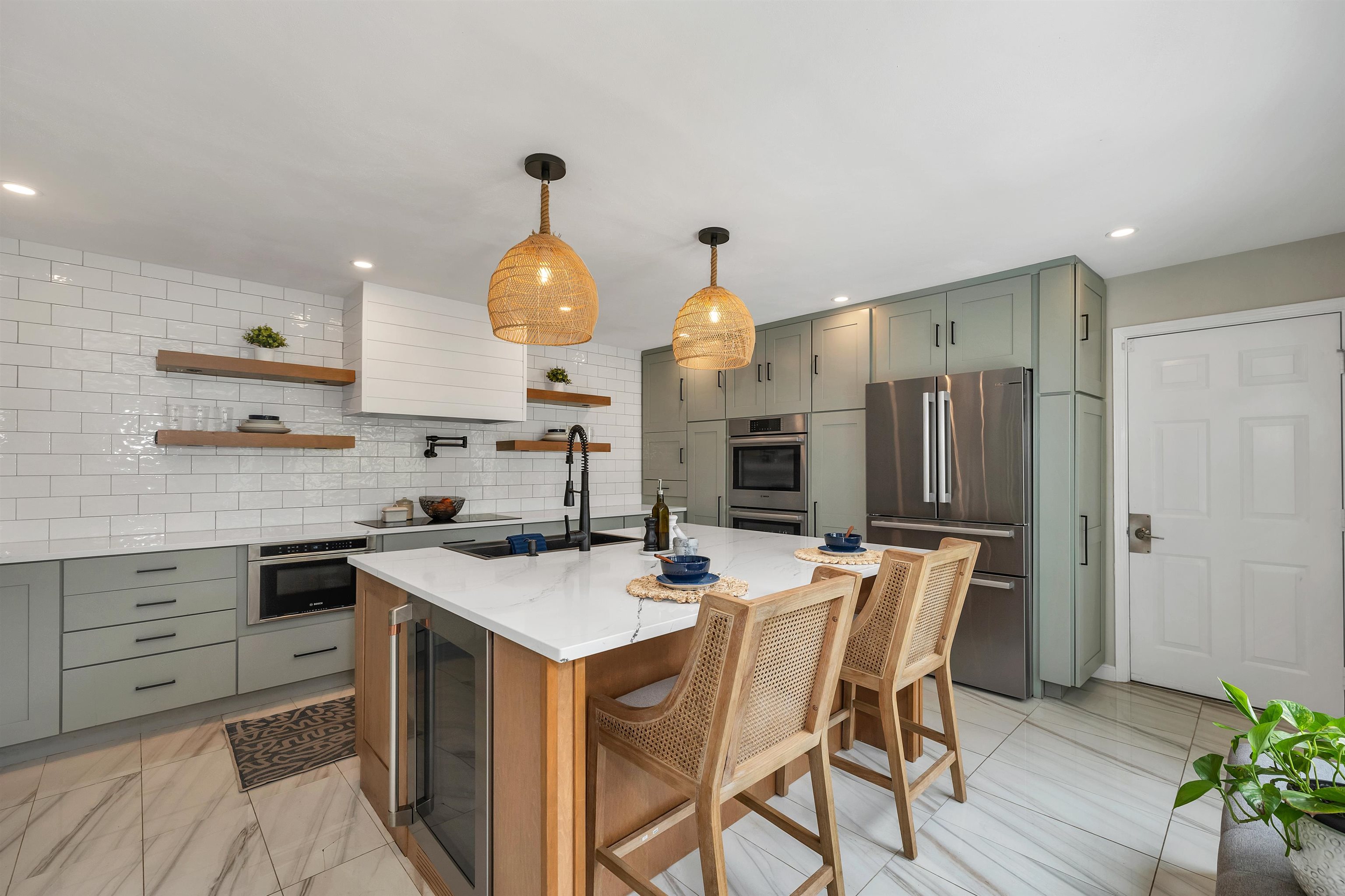 204 Chase Way Manchester, NH 03104 - Photo 2 of 50