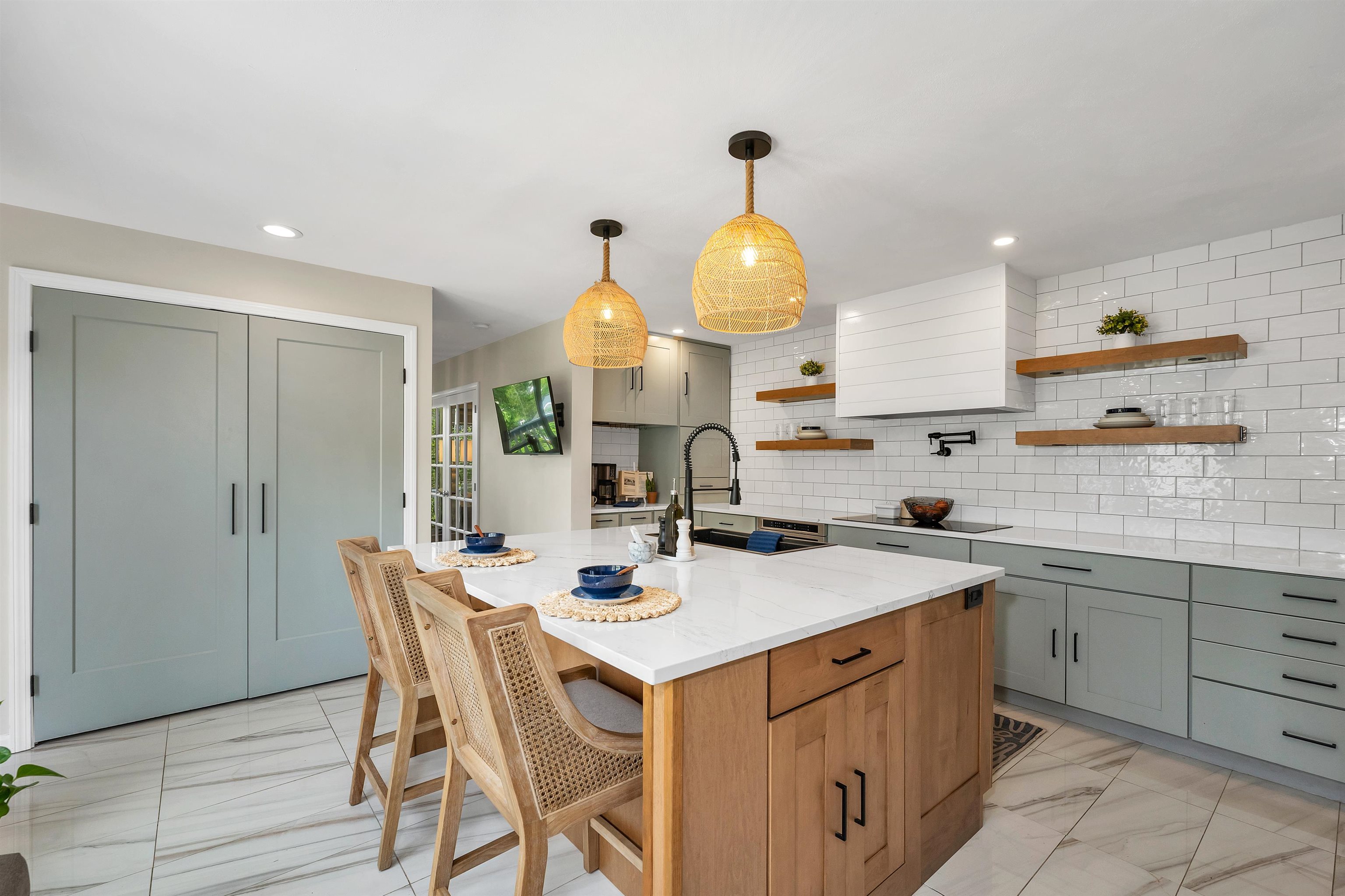 204 Chase Way Manchester, NH 03104 - Photo 3 of 50